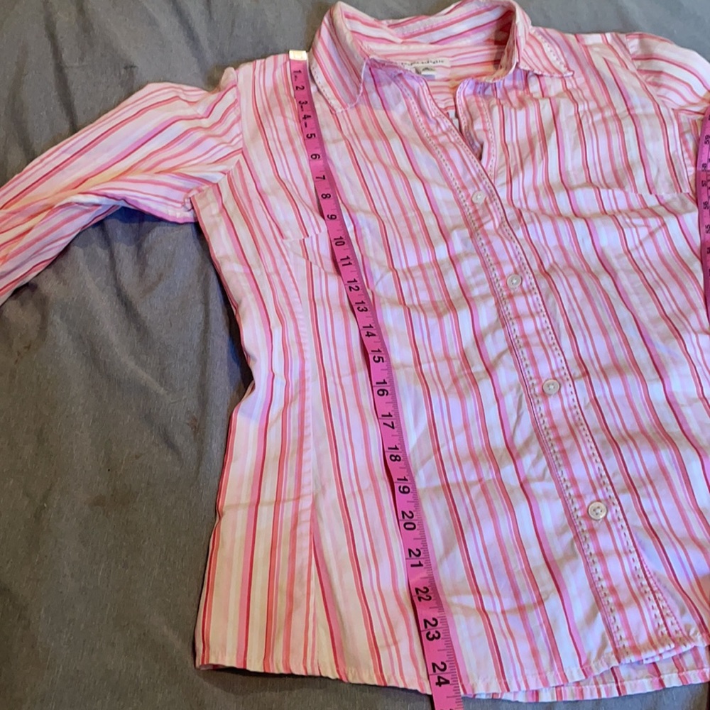 3/$18. 🌼Banana Republic pink striped button down shirt size M 💗 - Picture 7 of 7